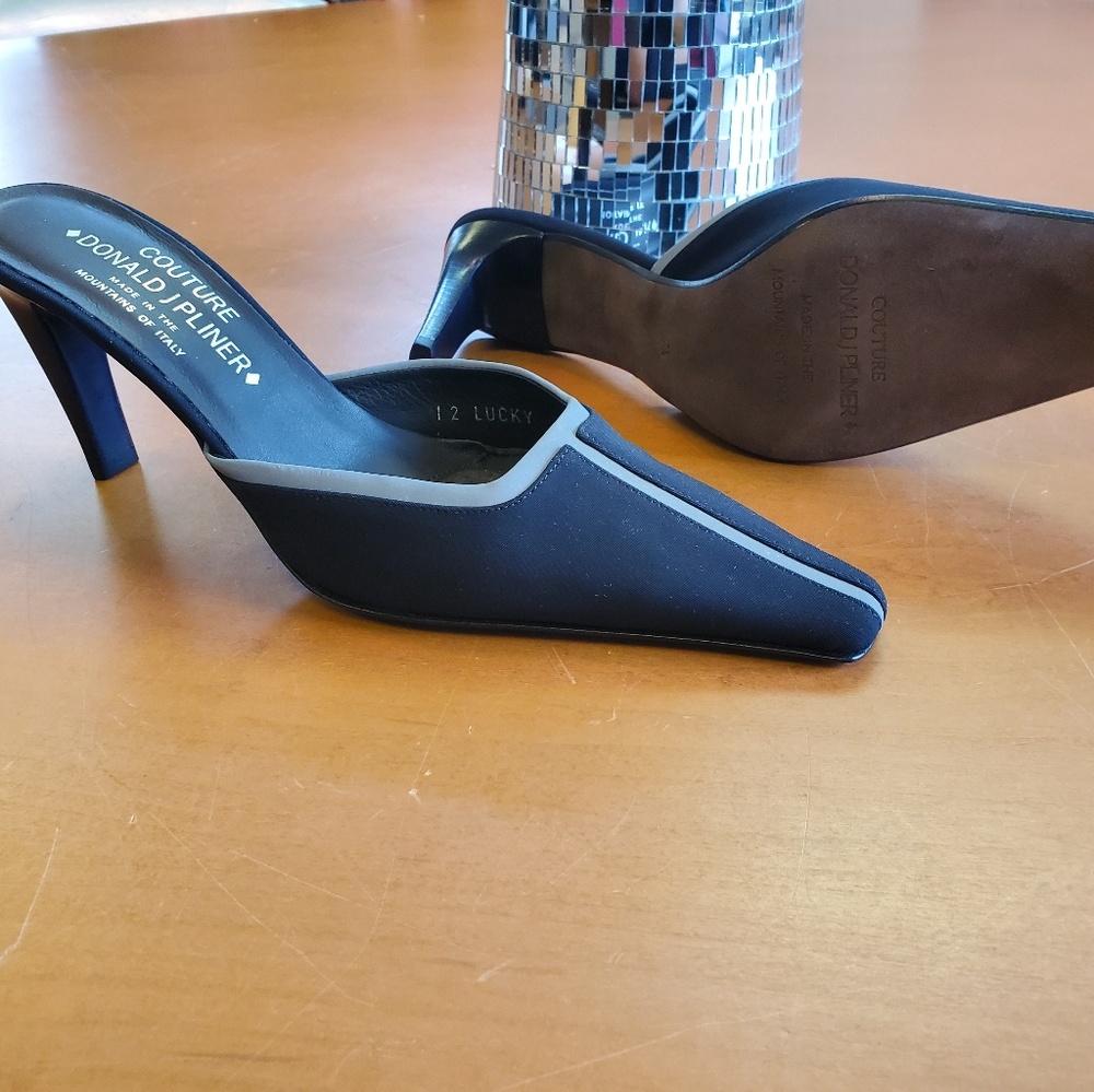 Donald  Pliner pump 3 1/2 inch heel